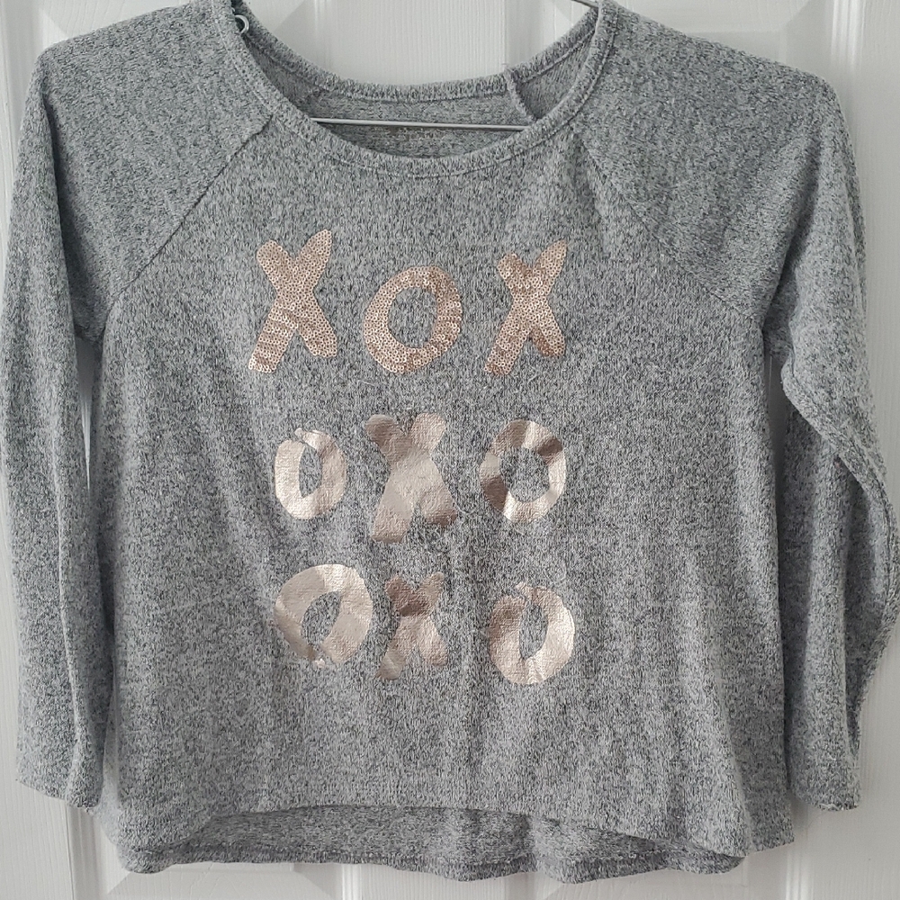 ARIZONA JEAN CO. Gray Long Sleeve Sweater with Metallic XOXO Design